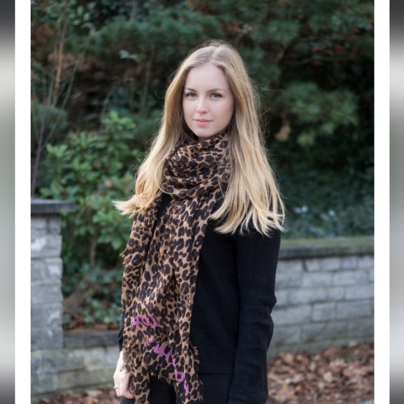 Louis Vuitton stole - Picture 5 of 7